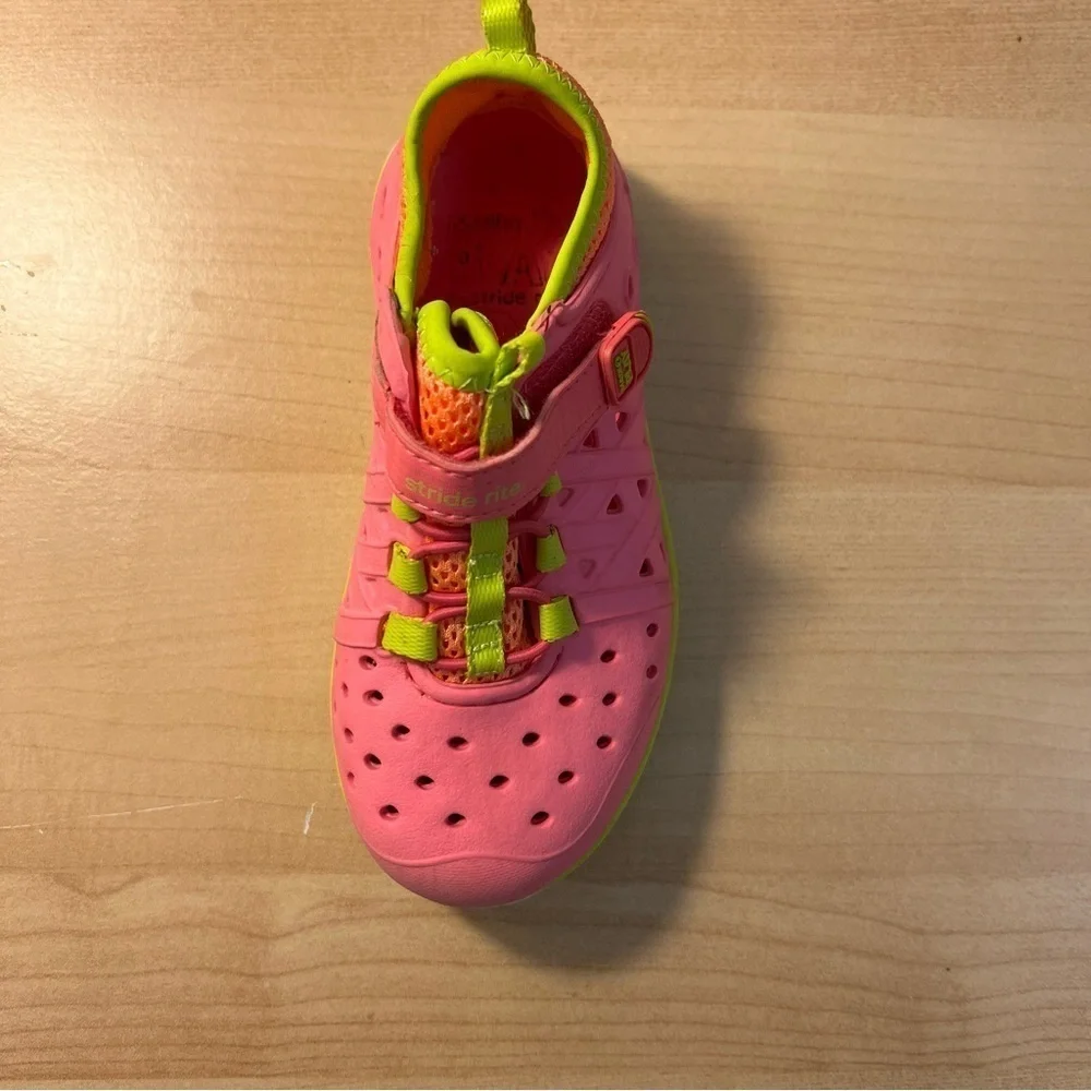 Stride Rite girls pink water hiking shoe. Like new!